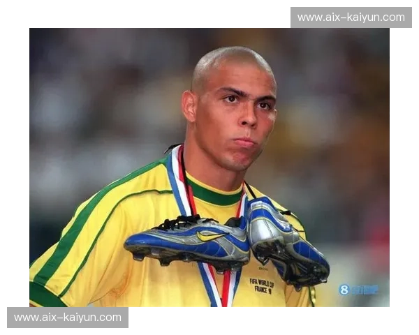 法兰西的优雅与坚韧：里昂vs亚眠，一场跨越阶层的绿茵博弈